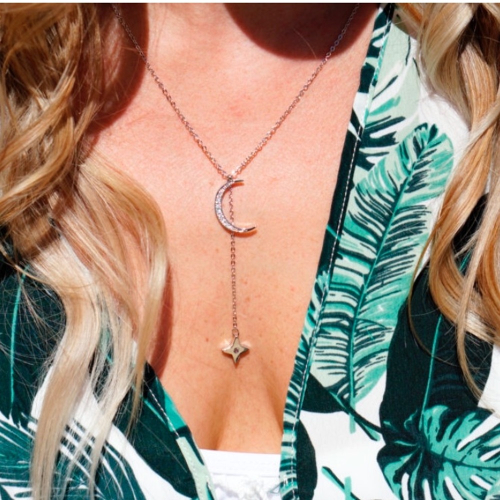 Lili Claspe gold necklace